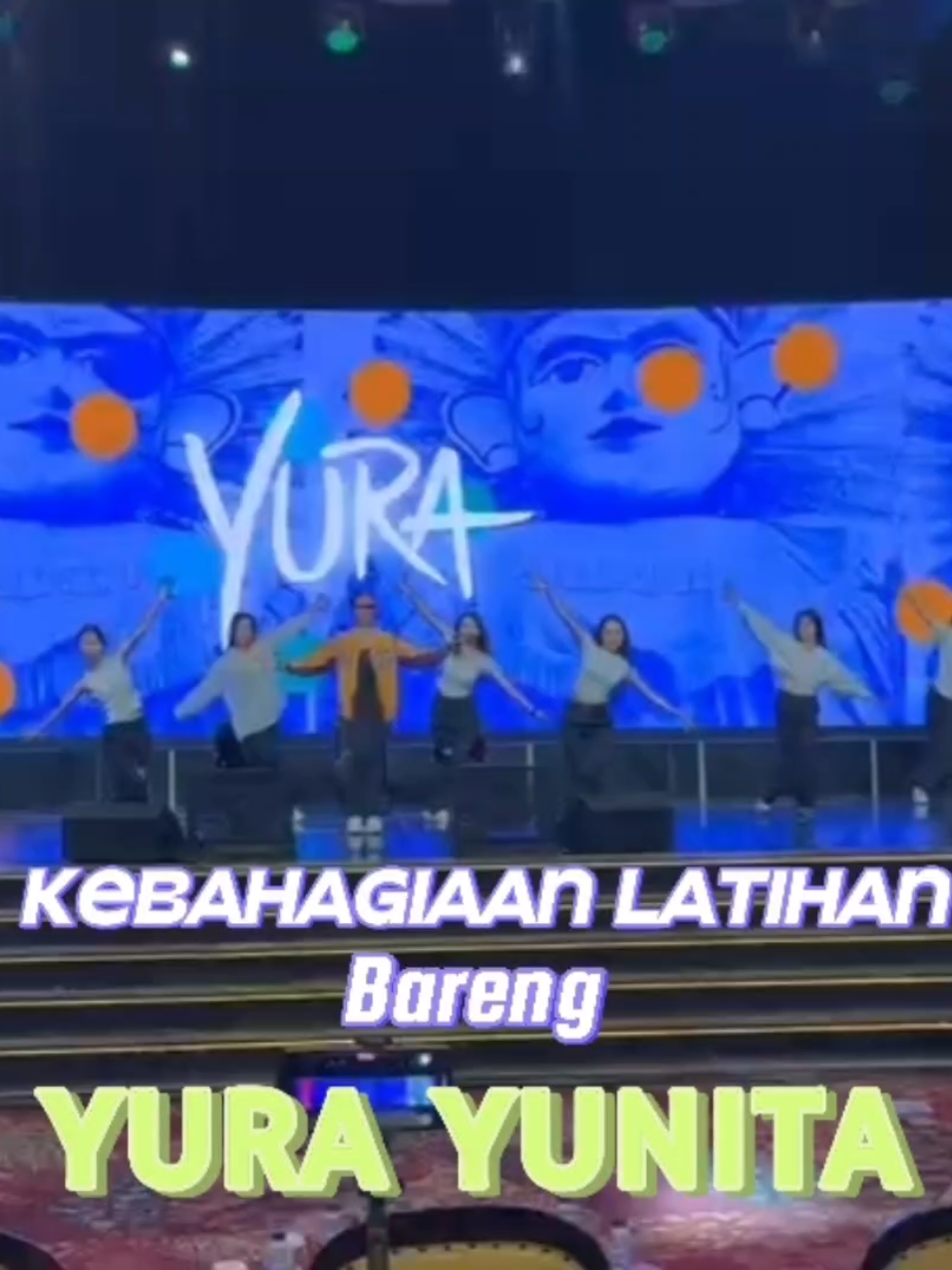 kebahagiaan latihan Harus bahagia bareng neng @yura.yunita DSOUL COMPANY sebelum perform . . . #fyp #dancer #dance #dancechallenge #yurayunita #bandung #fypシ #harusbahagia 