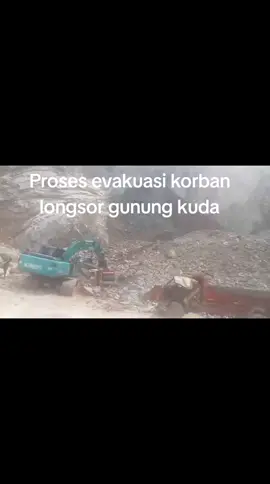semoga para korban segera terevakuasi.. gn. kuda kec.dukupuntang desa bobos kab. cirebon  #cirebon  #korban  #tambang  #gunungindonesia  #kuda  #gunung  #longsor  #