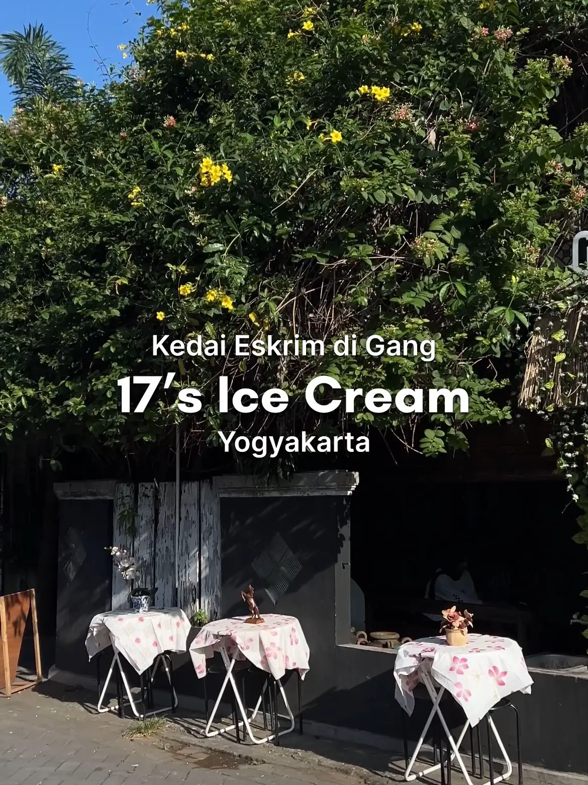 Panasnya jogja bikin terus ngajak minum es gak sih? kali ini ada spot eskrim di dalam gang + spot foto lucuuu🍦💕 📍@17's Ice Cream  #icecream #icecreamjogja #jogjaicecream #nongkrongjogja #hiddengemjogja #kulinerjogja #kulinerjogjamurah #hiddengem