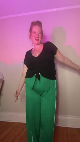 Wall to wall! #chrisbrown #iwanttogoviral #blowup #fyp #dance 