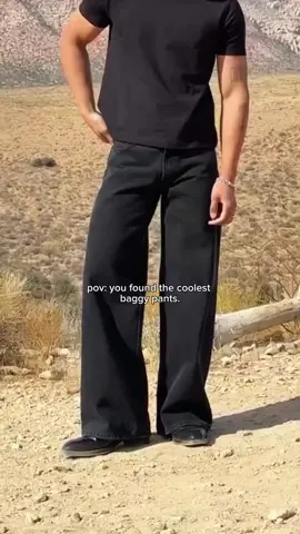 baggy jeans, big vibes.  #OOTD #baggyjeans #fashionstyle #comfyoutfits 