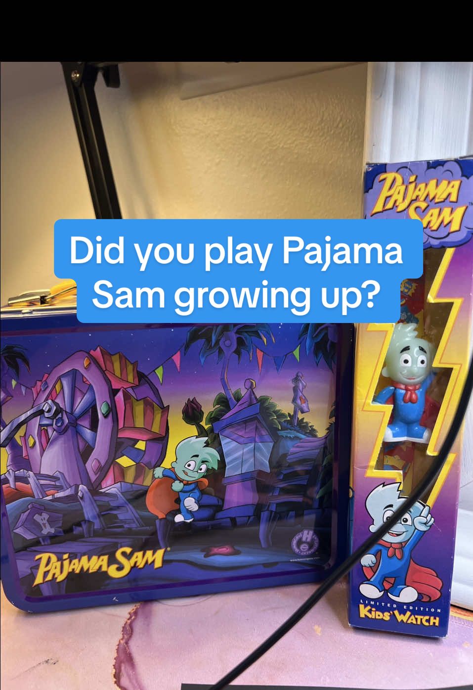 🥪🎨 “I didn’t just play Pajama Sam… I helped create him.” This scene is inspired by You Are What You Eat from Your Head to Your Feet — where Pajama Sam explores a world of talking food to restore order to the Food Pyramid. 🍎🍞🧀 Back in the late ‘90s, I worked on this game as part of the Humongous Entertainment team — designing animations, click points, and more. This lunchbox isn’t just merch… it’s a piece of my story. 💼💛 Here’s my tribute to one of the most iconic kid games ever made. Because sometimes, the most powerful adventures happen in your pajamas. ✨ #iconicscenescontest #PajamaSam #YouAreWhatYouEat #HumongousEntertainment #RetroGaming #NostalgiaVibes #tiktokscenescontest #LunchboxLegacy #artistsoftiktok 