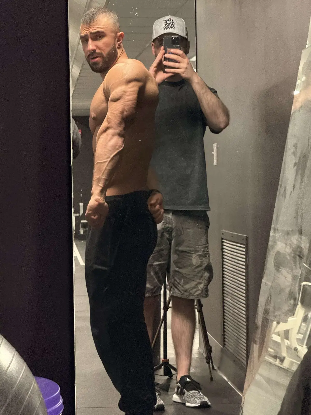 Don’t forget i got this shredded so you can compare it when i get even more shredded next year when i compete for my pro card in may.  In the mean time i will be not even close to this shredded lol