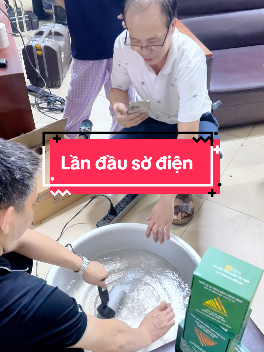 lần đầu sờ điện không giật #MHHVIETNAM #baovediengiat #aptomat #atchonggiat #giatdien #dienantoan #baovechayno #rcb #rcbo #bienapcachly #attomat