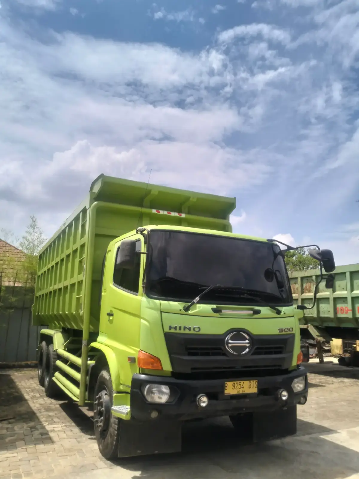 DIJUAL HINO 500 FM260JD DUMP JUMBO KONDISI SUPER  UNIT FULL ORISINIL  SASIS ORISINIL  MESIN SUPER BAN BARU GARANSI MESIN CASH AND KREDIT  LOK PEKANBARU  WA 081276537077 #pppppppppppppppp #jualbelitruk #CapCut #SUMBAR #SUMBAR #fy #fyp #trukriau #olxpekanbaru #jualbelimobilseken #trukmaniaindonesia #setinjauluaikindonesia 