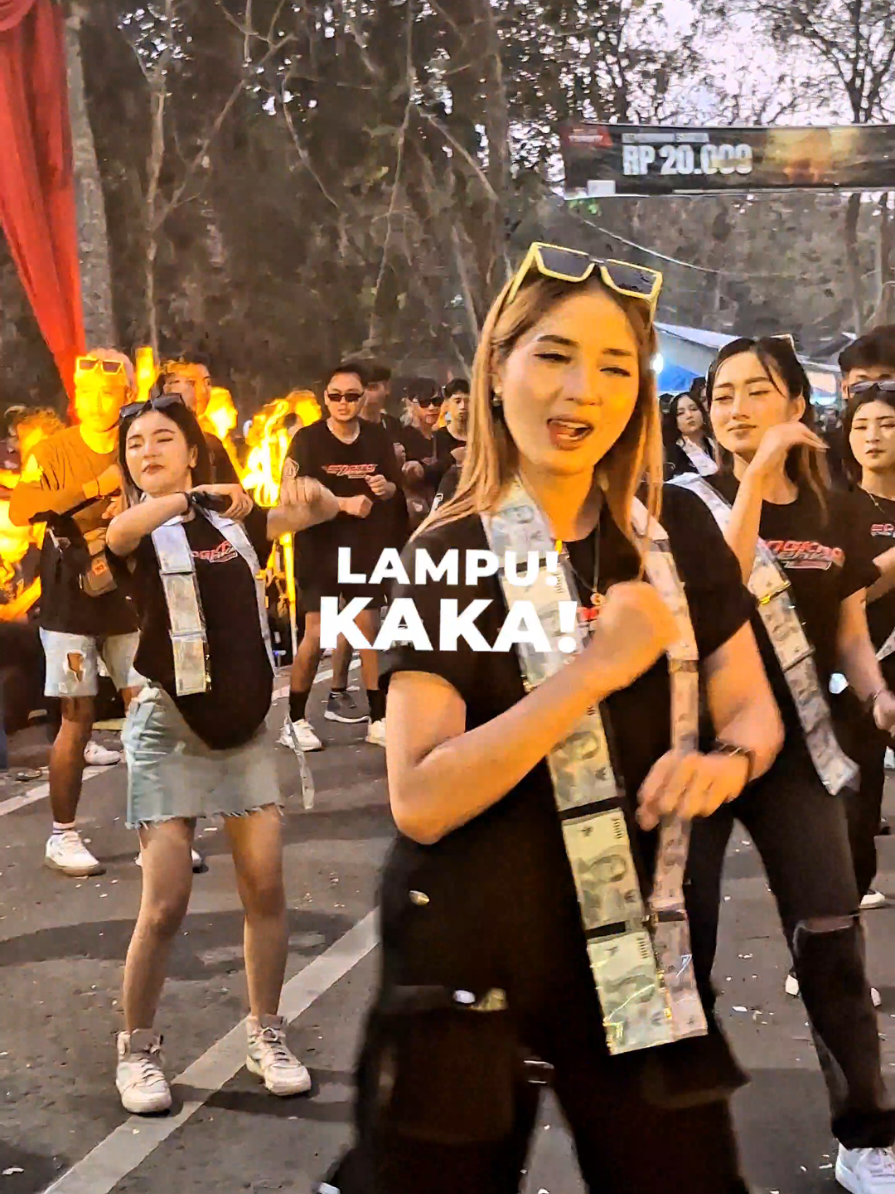 😋🔥#masukberanda #malang #soundsystem #soundsystemmalang #dancerkarnaval #wepproject #xybca #fyp #dj #tiamonica  #karnaval #karnavalmalang #CapCut 