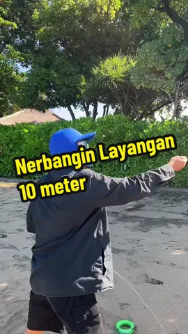 Membalas @~Hayoloo nerbangin layangan 10 meter sendirian #layanganbali #layangan #layanganbigsize #rembonakal 