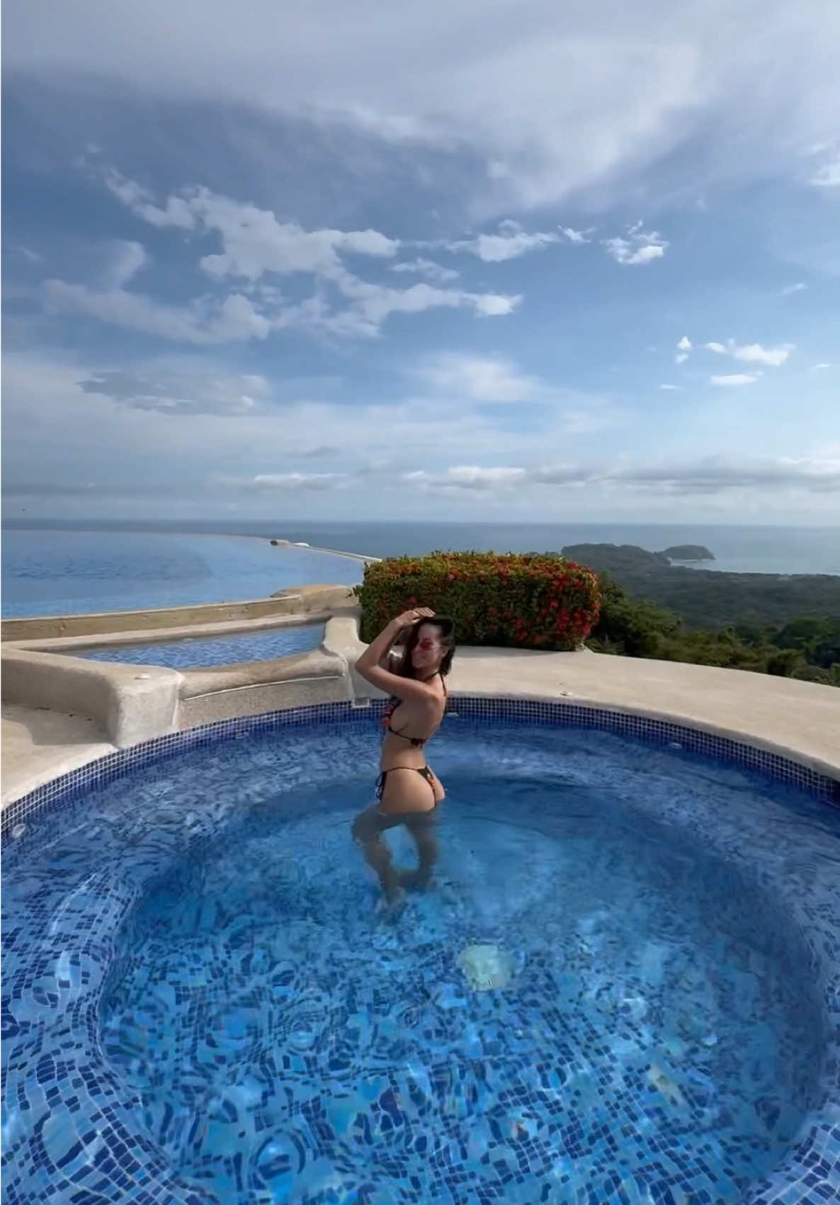 Infinity pool goals ❤️‍🔥 ❣️ Ventanas del mar in Santa Teresa, Costa Rica  #costarica #luxurylife #infinitypool #tropical #luxurytravel #luxuryvilla #travelphotography #poolgoals #bucketlist #oceanview #swissmodel #dubaimodel #italianmodel #Summer 