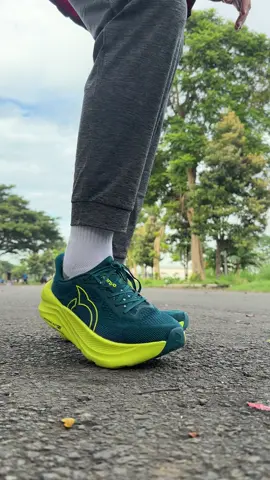 akhirnya kebeli juga hihi semoga rutin lari beneran yaa 🤗 @Ortuseight #ortuseight #hyperblast #runningshoes 
