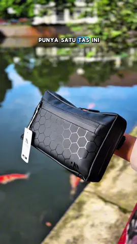 Terbaru! Tas keren Highmore Hexa K dengan kualitas premium dan harga merakyat 🥰 checkout sekarang, mumpung lagi promo nih 🔥 #tasviral #tas #taspria #taskekinian #elegan #tasselempang #clutch #clutchbagcowok #handbag #tastahanair #keren #guncang66 #outfit #murah #promo #gajiansale #event  