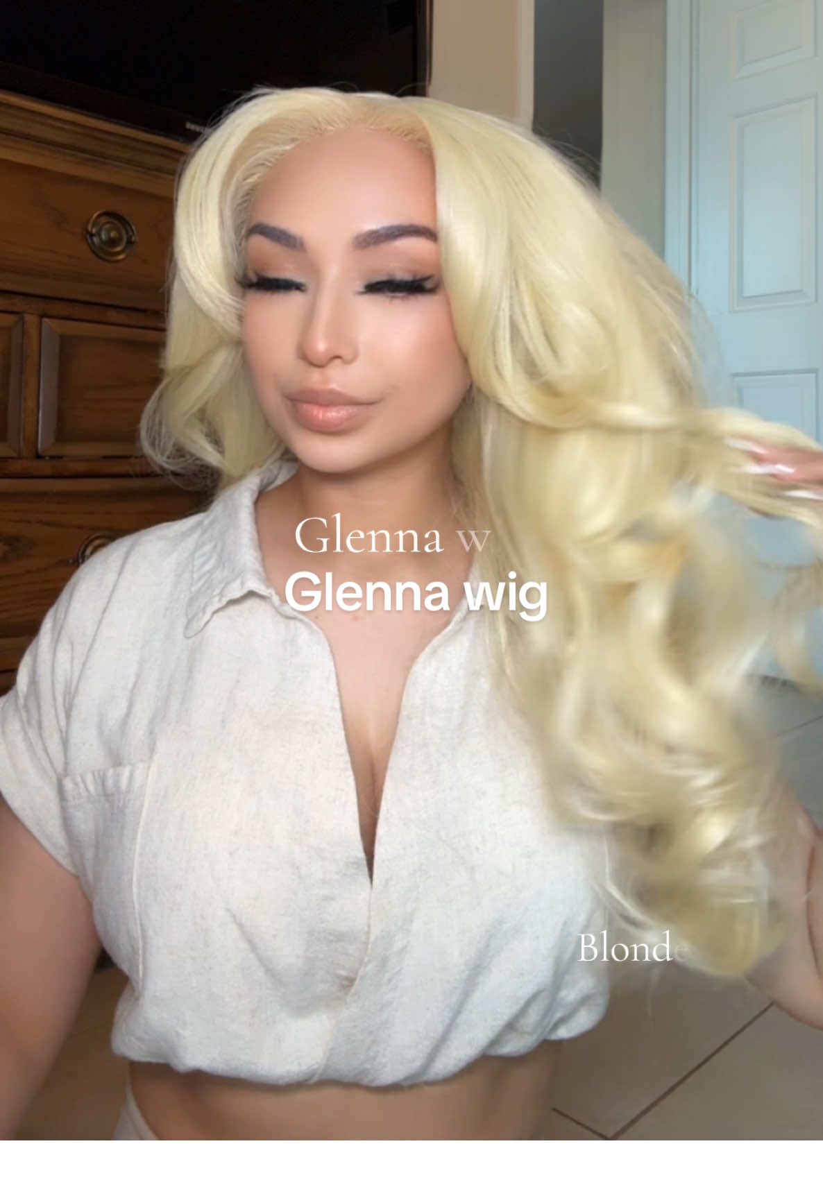 Glenna’s curls stays intact, no shedding, I use dry shampoo to remove any shine ✨✨ #wig #wigtok #613 #syntheticwig #hairtok #glennawig 
