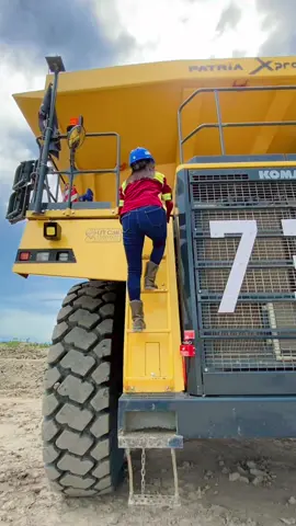 #CapCut #bidadaritambang #operatorcantik #tambangcantik #kulitambang #tambangbatubarakalimantan #kalsel