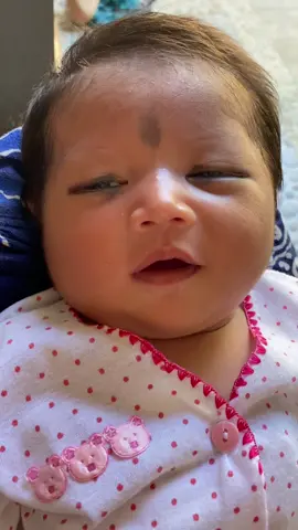 Ekspresi bingungnya dapet banget lagi😂 #babygirl #mybaby #bayilucu #suarahatibayi #bayigemes #bayigemoyku❣️ 