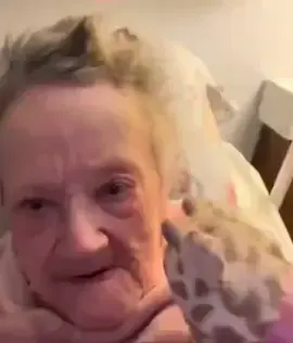 #grandma#Love#french#fries#frenchfries#bed#woman 