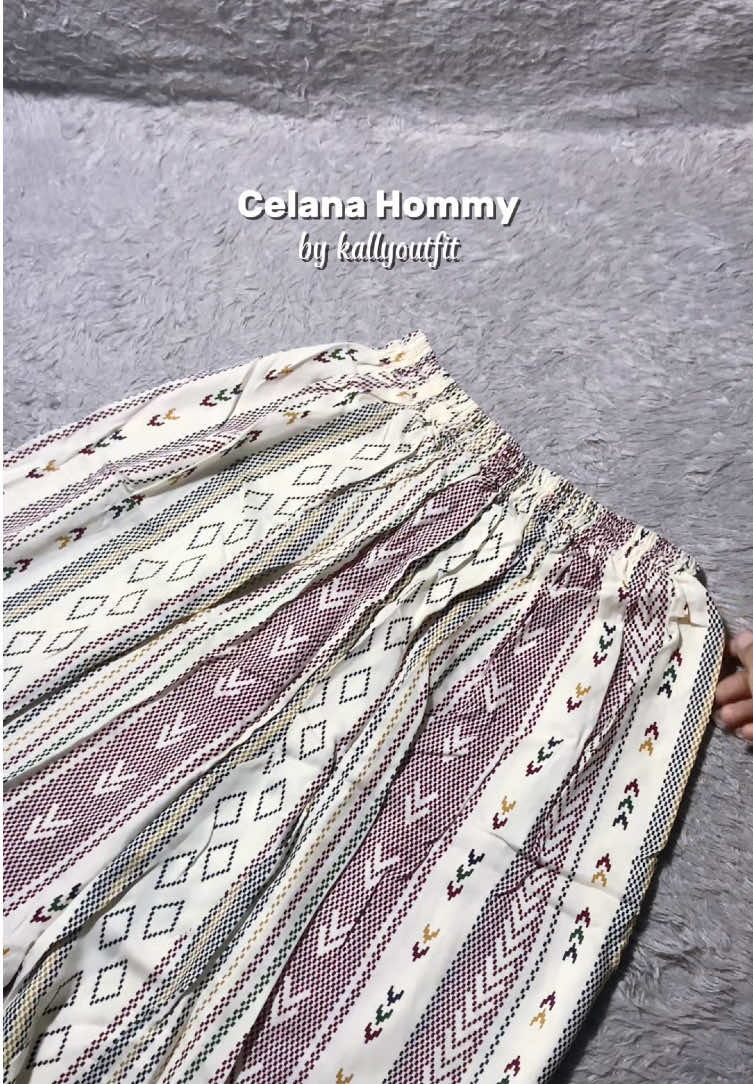 Celana hommy dari @kallyoutfit nyaman banget dipakai daily🫵❤️‍🔥 #celanarayon #celanarayonmotif #kallyoutfit #daily #celana #rayon #outfit #CapCut 
