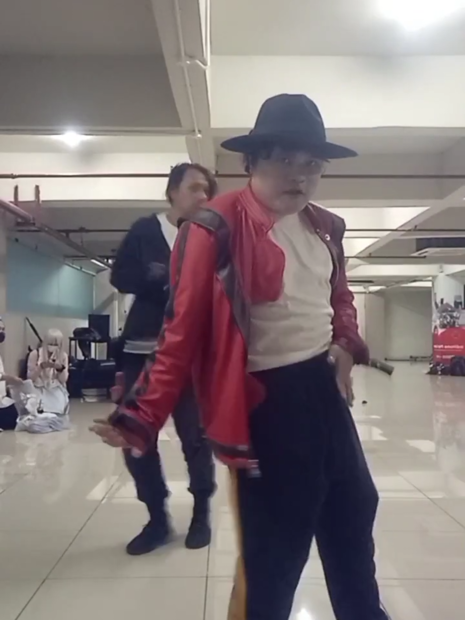 dance freestyle tribute to MJ #michaeljackson  #dancer  #trending 