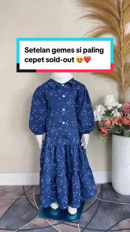 Setelan rok gemes, yang cepet banget soldnya 😩❤️ cuss amanin stoknya bund 🥰 #bajuanak #bajuanakperempuan #OOTD #outfitanak #belanjaditiktok #berandatiktok 