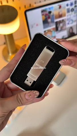 this is def. a life saverrrrr!🥹🙌🏻 #2tbflashdrive #largecapacityflashdrive #goodqualityflashdrive #genuineflashdrive #flashdrive 