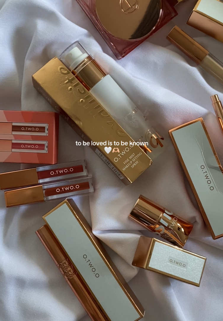 he knows that i love make up so he bought me 🥹💘 #ilovemybf #otwoomakeupset 