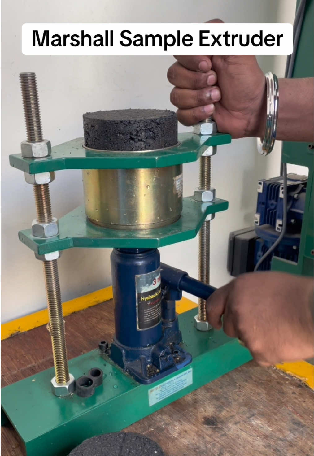 A Marshall sample extruder is a device used to push out compacted asphalt samples (Marshall specimens) from their molds without damaging them, typically using mechanical or hydraulic force. #marshallsample #premixtest #labrotory🔬🔬 #CapCut 