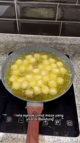 ngemil setiap hari pake ini cimol juga gabosen😩❤️