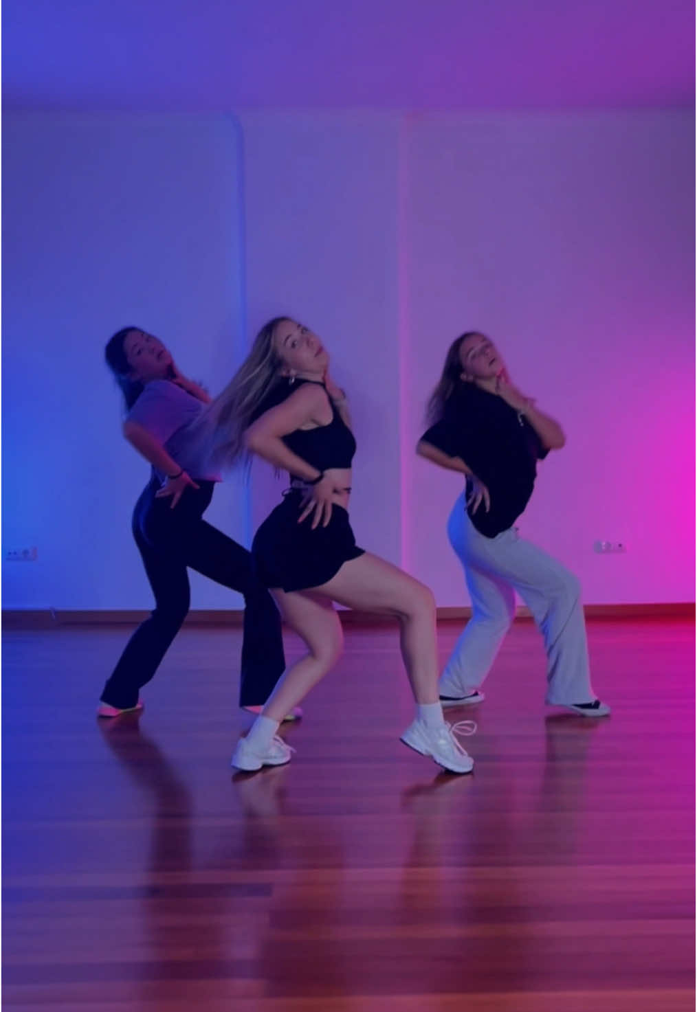 Remember this song? 😍 DC:me  @MiaDanceAcademy @chimu @👸🏼  #dancers #dancechoreography #newdance #selenagomez #slowdown #energeticdance #danceteacher #goodvibes #energy #dance #fy #fyp 