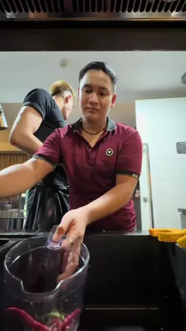 hanya dengan ini dia dapat tersenyum bahkan begitu bahagianya ia melakukan ke baikan tapi masih ada saja yang ingin menghilangkan senyum nya@AisarKhaledd @AisarSultanMalaysia 
