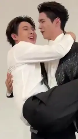 หม๋าเด่กหน้าบานเลยพี่จ๋ายอมให้อุ้ม พออุ้มได้ขิงแม่ๆใหญ่เลยจ้า5555 อุ้มไปเด้งตัวไปเผื่อมีใครไม่เชื่ออีกว่า ภูมเซ้นต์🫣 #poomsaint #ภูมเซ้นต์ #bl #boylovethailand #Saint_sup #ภูมไม่มีสระอิ 