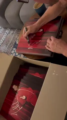 Signing heaps of album artcards for the upcoming album Time Machine, coming July 25th. Link in bio to pre-order the album, including signed Albums and CDs. The artcards are limited so pre-order with haste if you’d like a Timprint™. The next single will be released next week! Hope you'll like... like it...like. #TimMinchin #TimeMachine #NewAlbum 