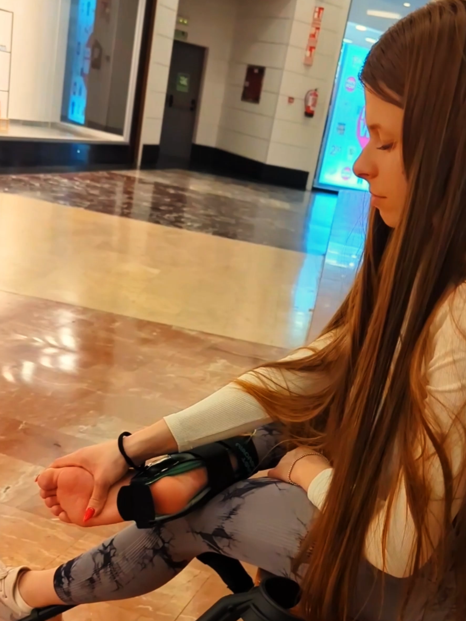 #Krücken #Krukken #Stampelle #Muletas #Crutches #brokenankle #brokenleg #legcast #anklebrace #aircast #brokenfoot #slc