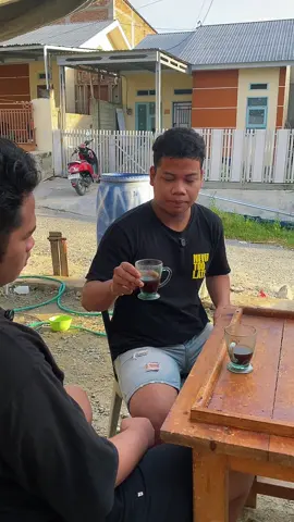 Enak juga yah ngopi di sore hari @Kopi Kapal Api #gebyar100umroh #haikalpragos 