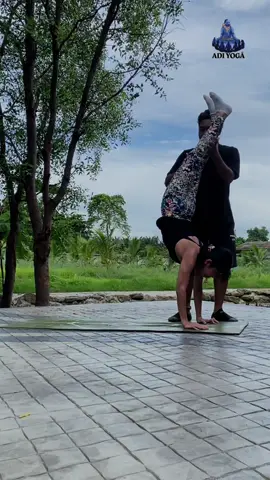 Handstand scorpion flow @maneerat_kaika  #private_yoga_class_with_master_kris  . . #ashtanga #yoga #ashtangayoga #vinyasa #yogapractice #yogaeveryday #yogainspiration #yogateacher #meditation #asana #yogalife #hathayoga #yogi #yogalove #namaste #yogachallenge #yogaeverywhere #poweryoga #hotyoga #hatha #ashtangi #yogajourney #practiceandalliscoming #yin #pranayama #mysore #yogapose #mindfulness 