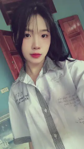 Lần cuối mặc chiếc áo này- chữ kí hơi ít thì phải!! #kiniemcap3 