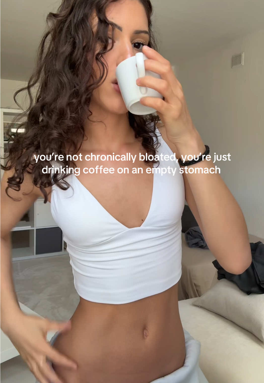 such a terrible habit!!! #bloatingtips #bloatingrelief #pilatesprincess 