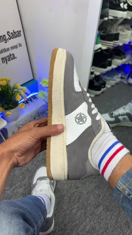 Rekomendasi sepatu sneakers cowok keren dari brand Prayer Kids #prayerkids #sepatusneakers #sneakers #sepatucowok 