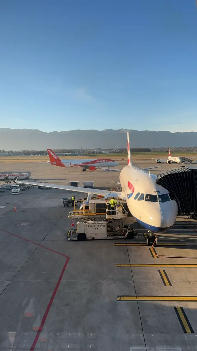 L’aéroport du Genève  🛫⛰️ #geneva #geneve #pourtoi #airport #photography #genevaairport #switzerland #foryoupage 