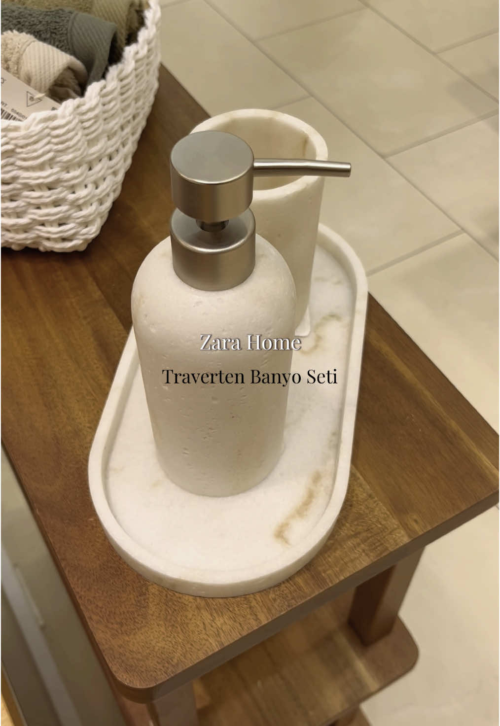 @ZARA home’un traverten banyo setini beğendiniz mi?  Bence çok zarif duruyor ve doğal dokulu olması ortama bir kimlik katıyor🤌🏻🫶🏻