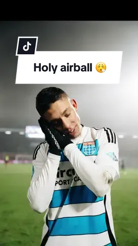 Not your average football player 👀 #peczwolle #holyairball #trends #fyp #eredivisie #football #zwolle #viral_video_tiktok #tiktokviral #dribble #footballtiktok #footballedit #💙 