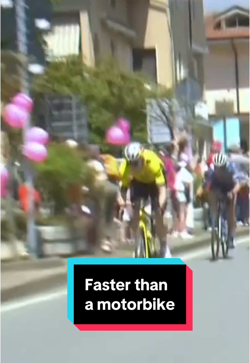 Faster than the motorbike! Wout van Aert is on a mission as the flag drops on Stage 19 🙌 #giro #roadcycling #wout 