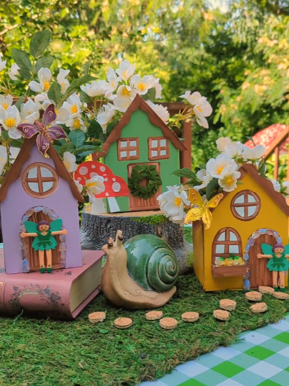 fairy flower houses 🧚🏻‍♀️ #diypartydecor #easycrafts #kidcrafts #cardboardcrafts 