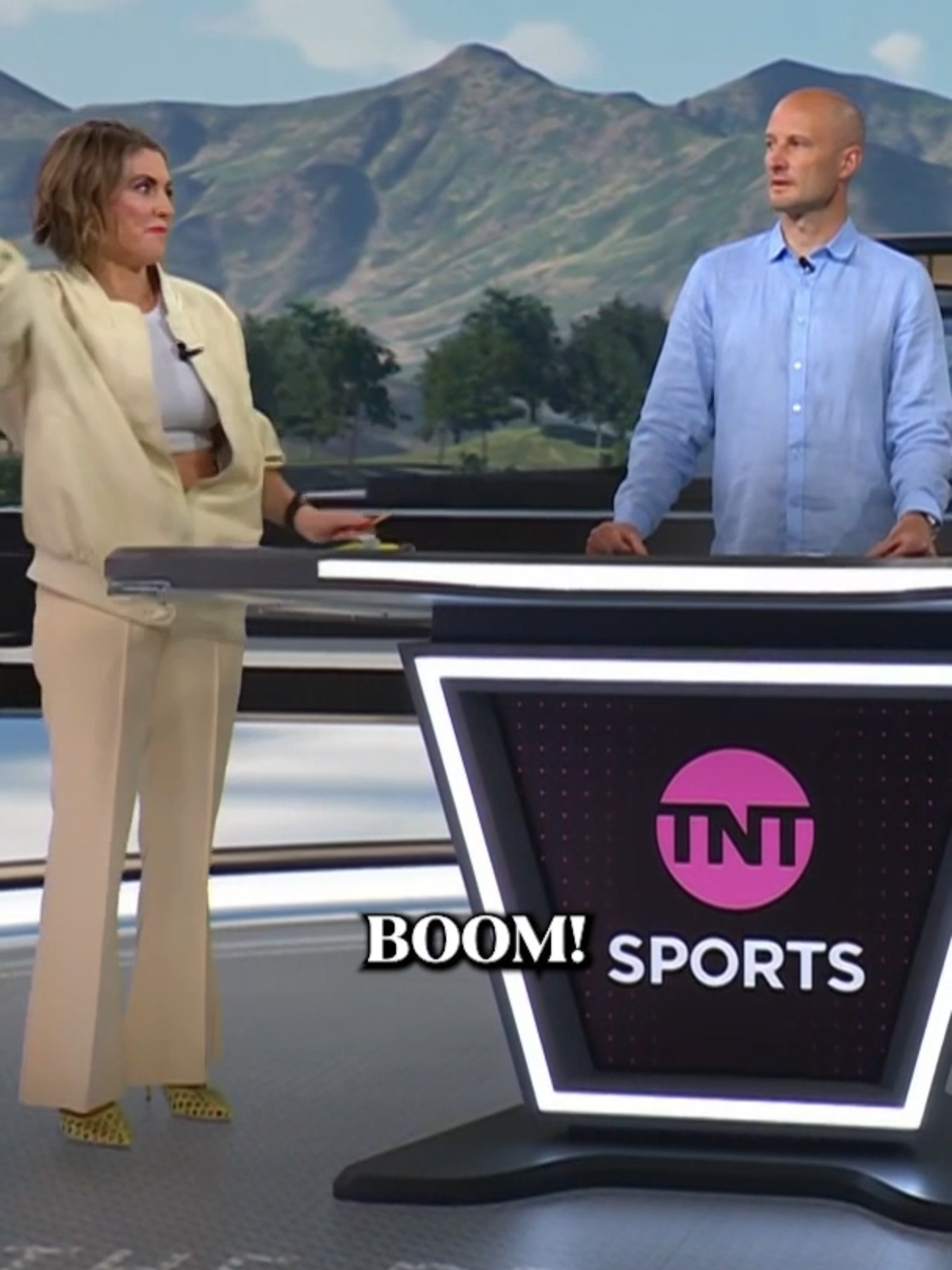 Carapaz holds the key 🔑👀 We're all set for an incredible GC battle to conclude this Giro d'Italia! 🇮🇹 #cycling #roadcycling #giro