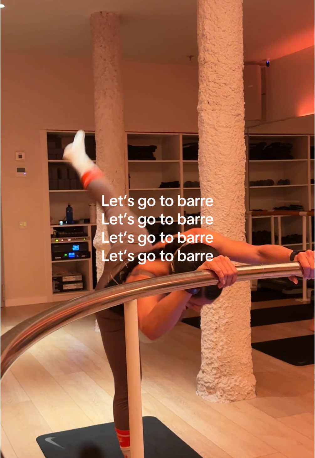 Let’s go To barre #barre #conceptbarre #pilates #barreworkout #barcelona #barcelonabarre #barrebarcelona #gym #motivation #glutes #isometric #fuerza 