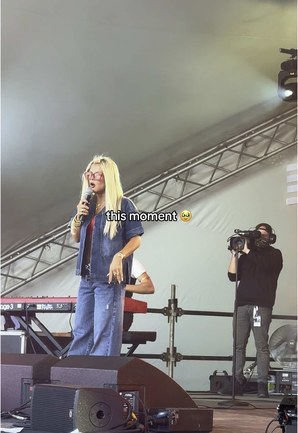 so so sweet 💞 @skyenewman__ #skyenewman #fans #faninteraction #crowd #bbcbigweekend #liverpool #fanbase #music #musictok #familymatters #hairdresser #live #liveperformance #vocalist #newartist #risingstar #foryoupage #viral #trend #xyzbca #fyp 