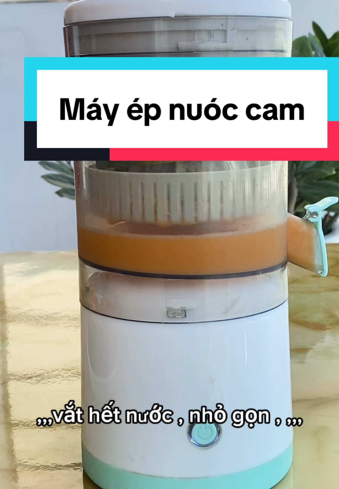 #CapCut máy ép cam , máy vắt cam di động đa năng , công suất 45w , tự động 2 chiều , sử dụng dây sạc không dùng dây cắm điện #mayepcam#mayepnuoccamtudong #mayepnuoccamtaytienloi #mayvatcammini #mayepnuoccamtay 