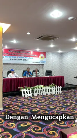 Puji Tuhan saya kembali terpilih secara aklamasi sebagai Ketua PODSI Kalbar periode 2025–2029 dalam Musprov PODSI Kalbar yang digelar di Aula Hotel Borneo. Musprov ini dihadiri oleh jajaran pengurus pusat dan daerah, forum ini meneguhkan komitmen bersama untuk memajukan olahraga dayung di Kalimantan Barat. “Ini momentum kebangkitan dayung di Bumi Khatulistiwa.”   #MajulahDayungKalbar #PODSIkalbar2025 #MusprovPODSI #OlahragaDayung #dayung #viralvideo #fyppppppppppppppppppppppp 