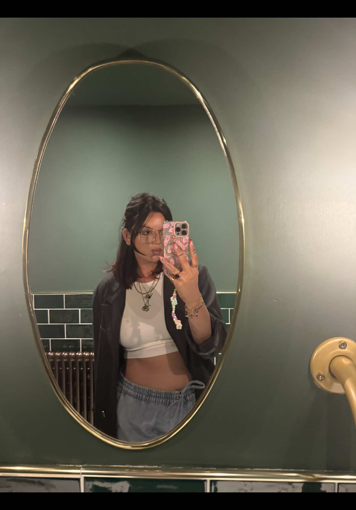 The famous @Taylor Paul lip combo by @RevlonUK and @Milani Cosmetics  #makeup #taylorfrankiepaul #mormonwives #lipcombo 