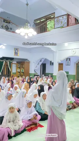 Santri dengan kegiatan nya✨@PP DARUL ULUM PONCOL @MEDIA DARUL ULUM @Asrama Bayta #santri #pondokpesantren #ndxaka #santriputri #fyp 