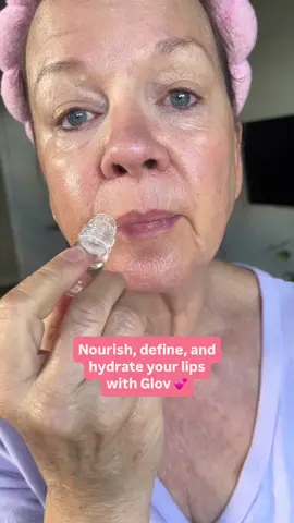 Enhance your lip care routine with Glov’s Micro-Infusion System ✨ Designed to infuse skin-loving ingredients directly into the delicate lip area, it helps reduce dryness, improve texture, and add visible fullness. It’s the easiest way to give your lips a boost — naturally. #GlovBeauty #Microinfusion #Skincare #SkincareGoals #SkincareRoutine #AtHomeSkincare #AntiAging #HydratedSkin  #Lips #LipPlump #LipCare 