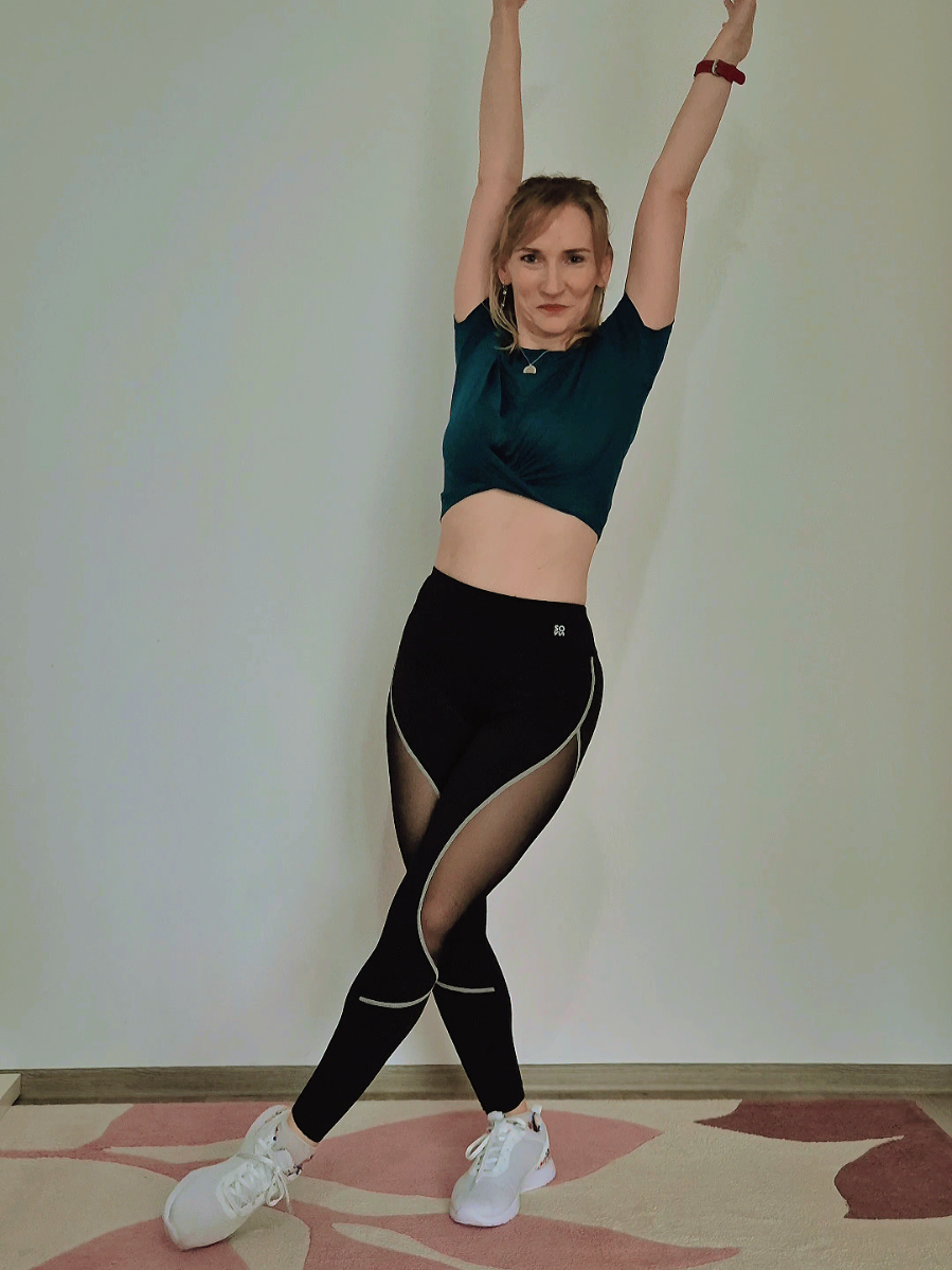 Not a single day without dancing or working out! 💃💪 Afro beats for the soul 😍 #danceworkout #dancetherapy #zumbalover  #afrovibes  #expressyourself #confidenceinmotion #dancereels