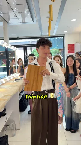 Thầy Sang Trao thưởng xong rồi thấy mình hơi vui quá trớn :))) sót ví quá, nhưng thôi cũng xứng đáng 😆😆 #xuhuong #SangLê #fyp #sanglemakeupacademy 